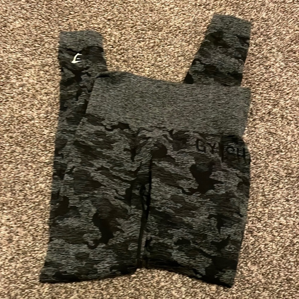 Black camo gym shark leggings
